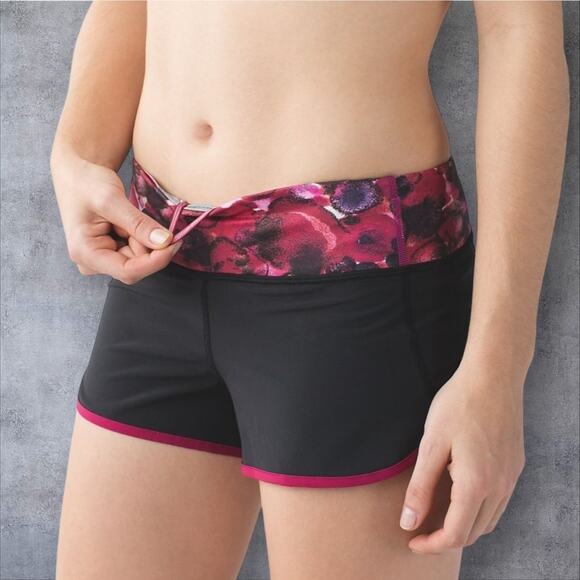 Lululemon Speed Short Black Poppy Petals Womens Sz 6 Running Training Athleisure - Picture 2 of 10